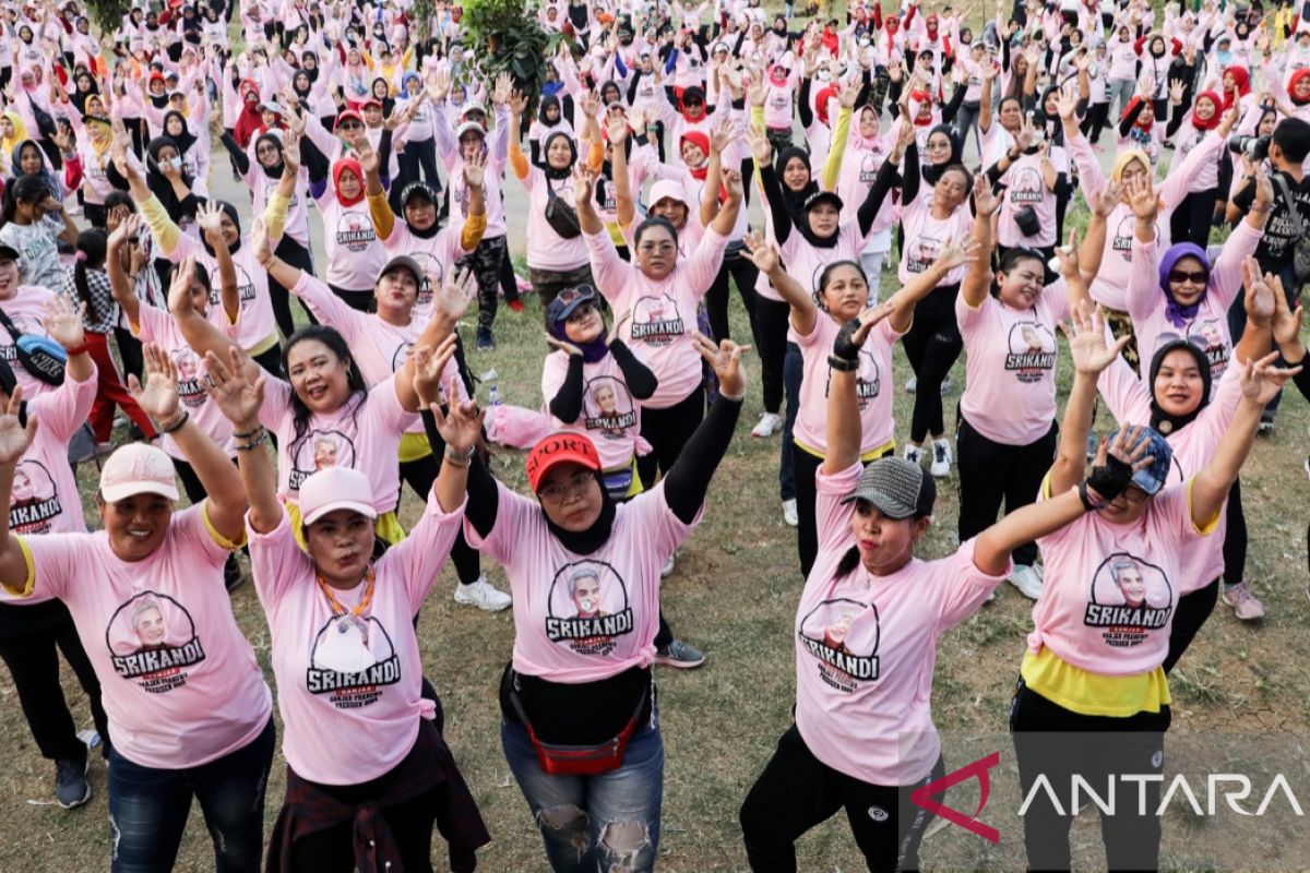 Perempuan Bekasi ikut senam sehat sehat bersama Srikandi Ganjar