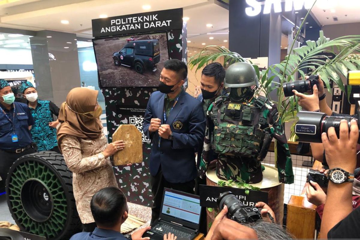 Gov't showcases vocational students' innovative products in Surabaya