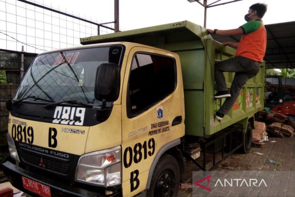 Mengurangi sampah anorganik dengan truk hijau