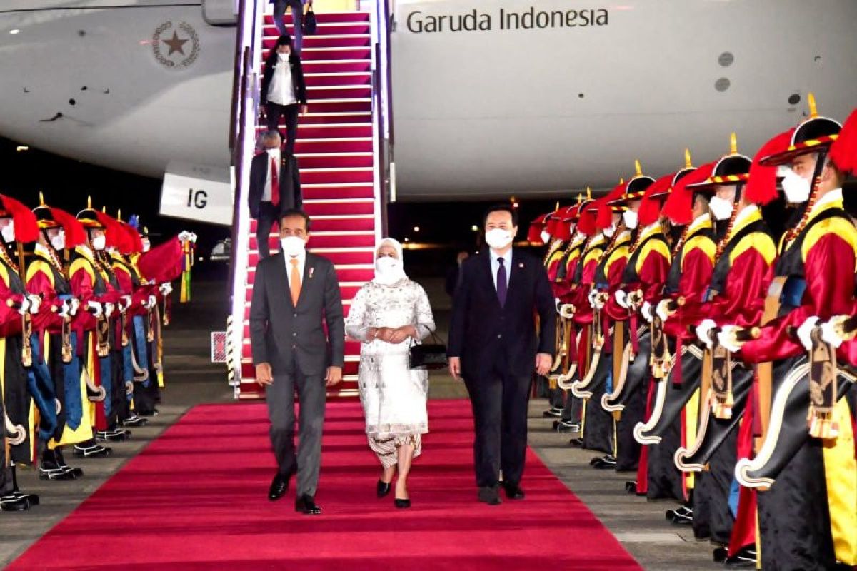 Jokowi kembali ke Tanah Air usai kunjungan tiga negara
