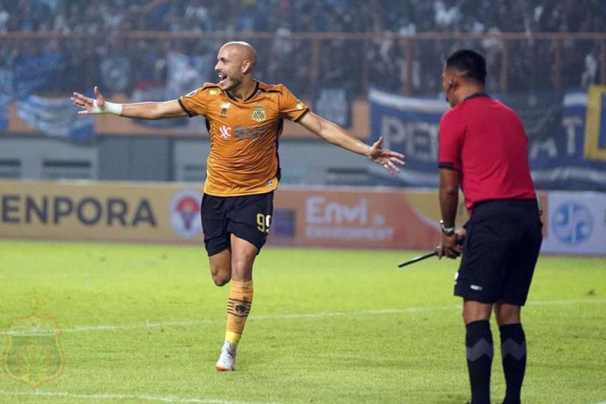 Bomber Bhayangkara FC Ezzejjari tampil profesional lawan Persik