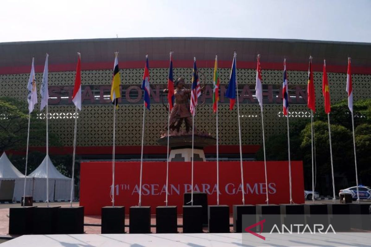 Inaspoc sulap tribun Stadion Manahan jadi panggung wayang besar