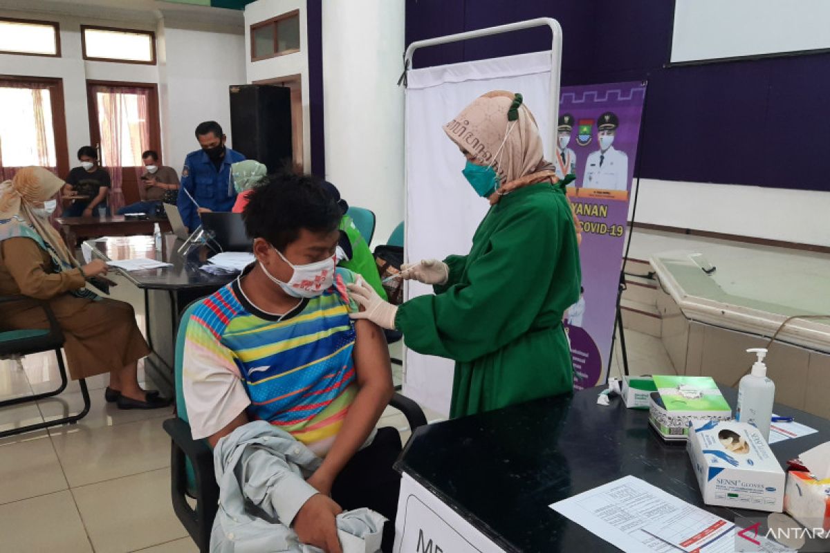 Pemkab Tangerang sasar 11.300 nakes vaksin booster kedua