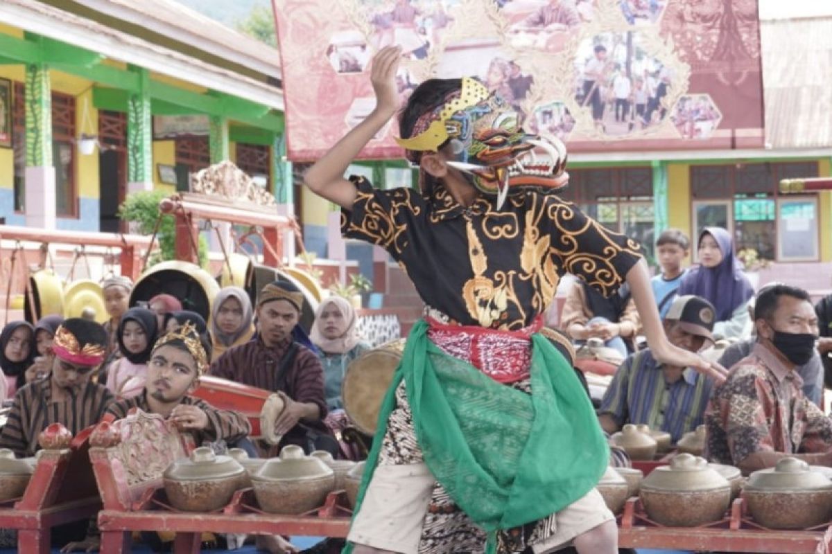 SD Negeri di Batang inisiasi  sekolah Budaya Jawa