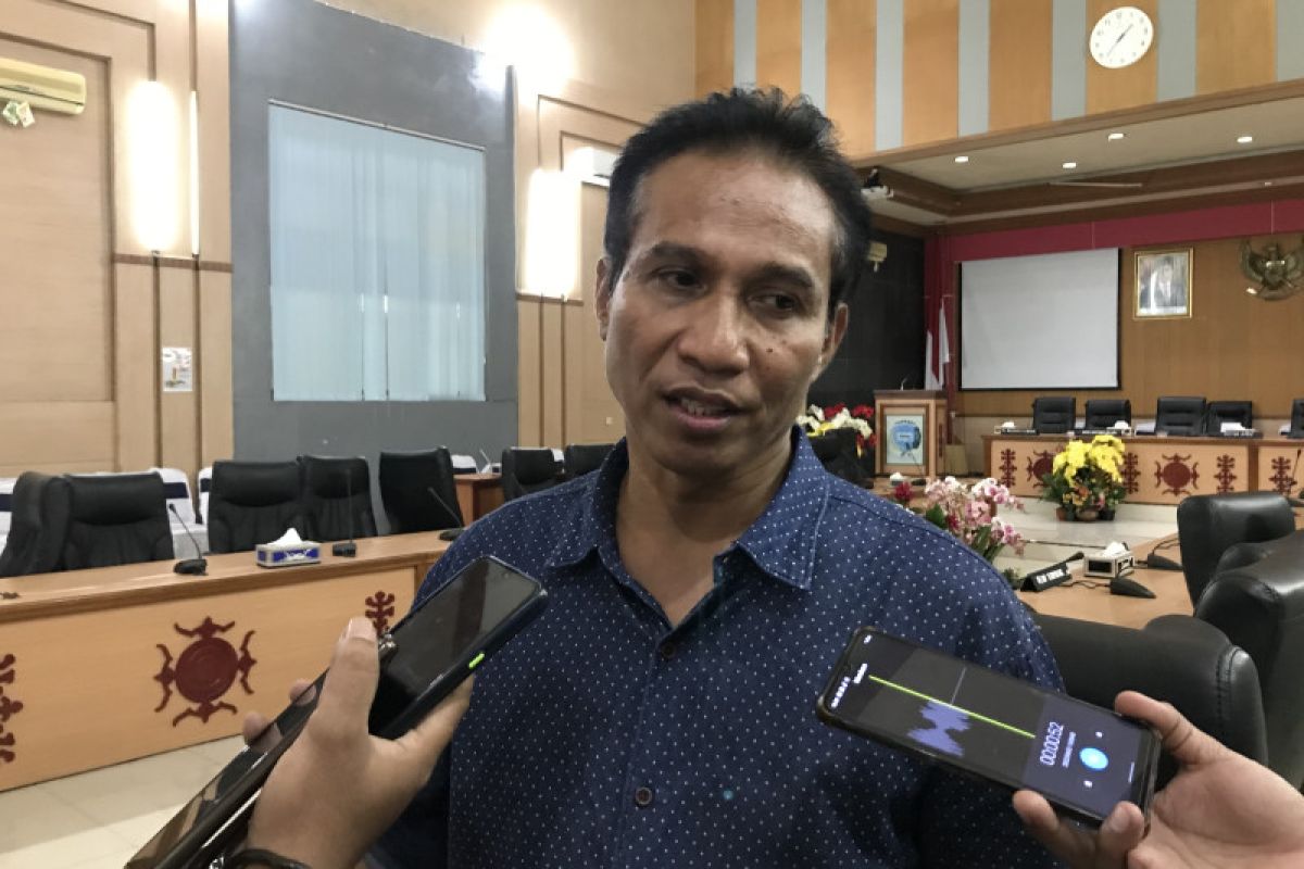 DPRD Ambon meminta pelaku usaha berlakukan standar UMP dan UMR