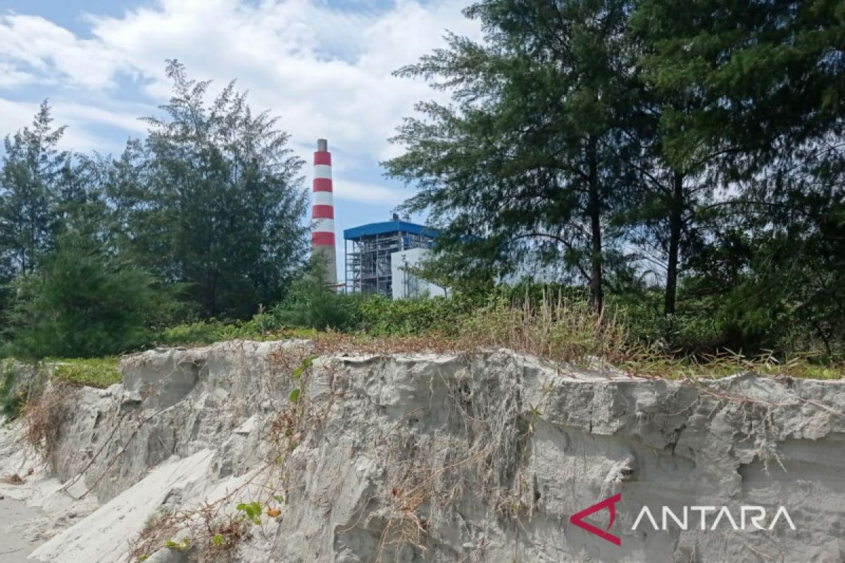 Kolam pembuangan limbah PLTU Teluk Sepang Bengkulu sebabkan abrasi