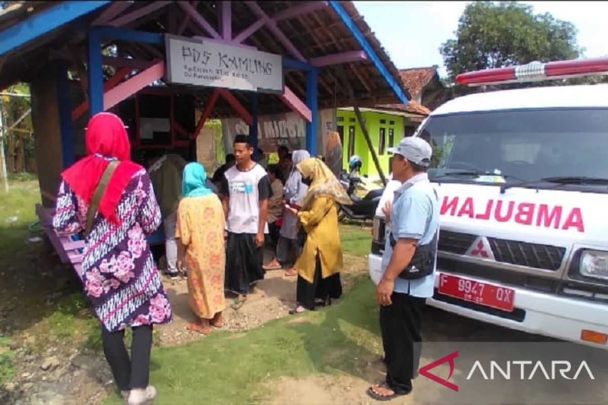 Keracunan dialami seratusan warga Desa Purwasedar Sukabumi