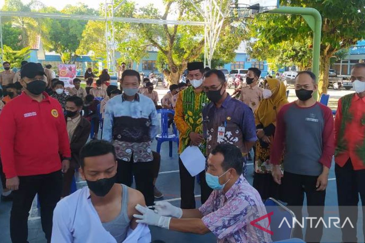 BIN Kalsel gelar vaksinasi booster untuk sembilan SMA di HSS