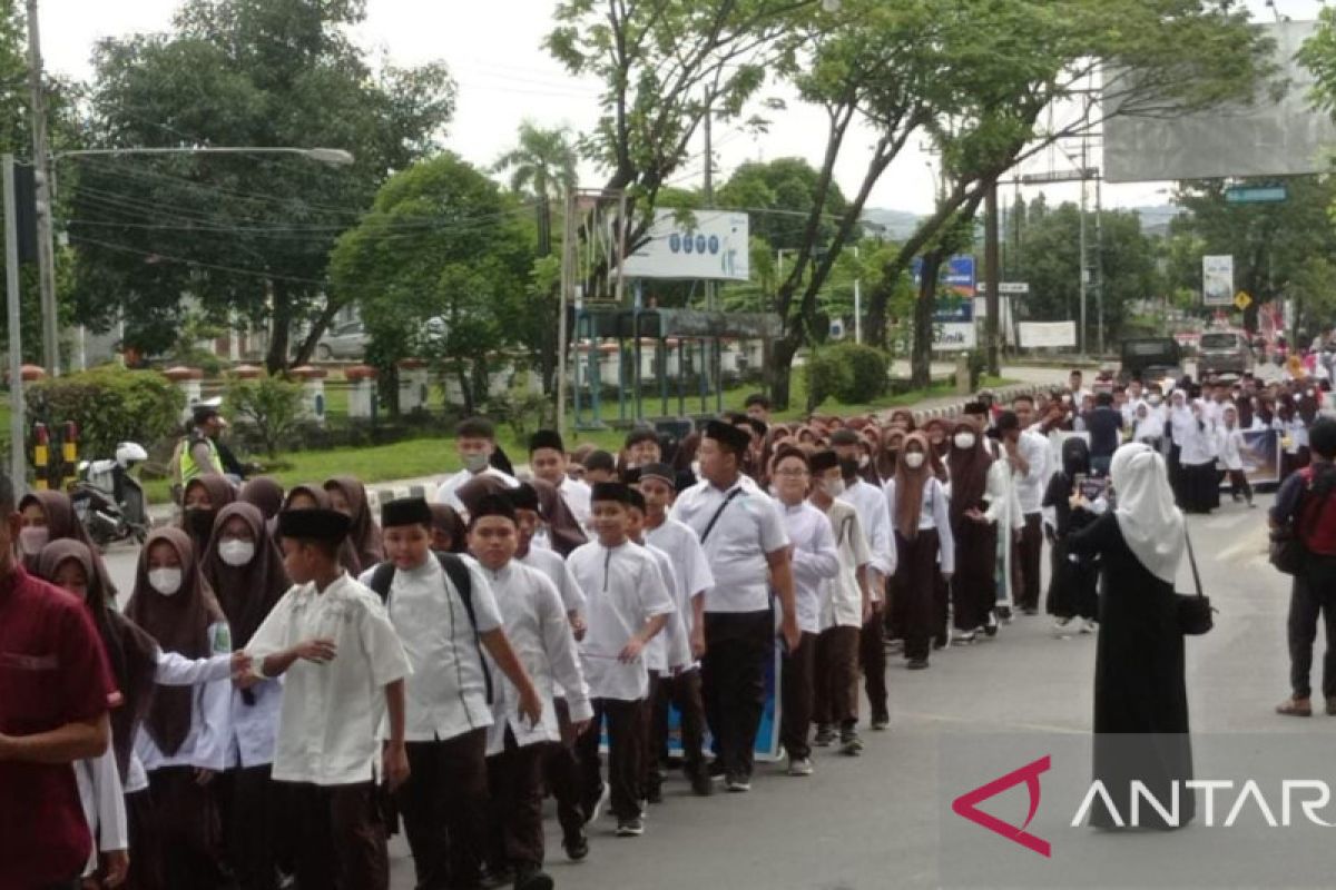 4.680 Pelajar Meriahkan Kirab 1 Muharram 1444 Hijiriyah di Kendari