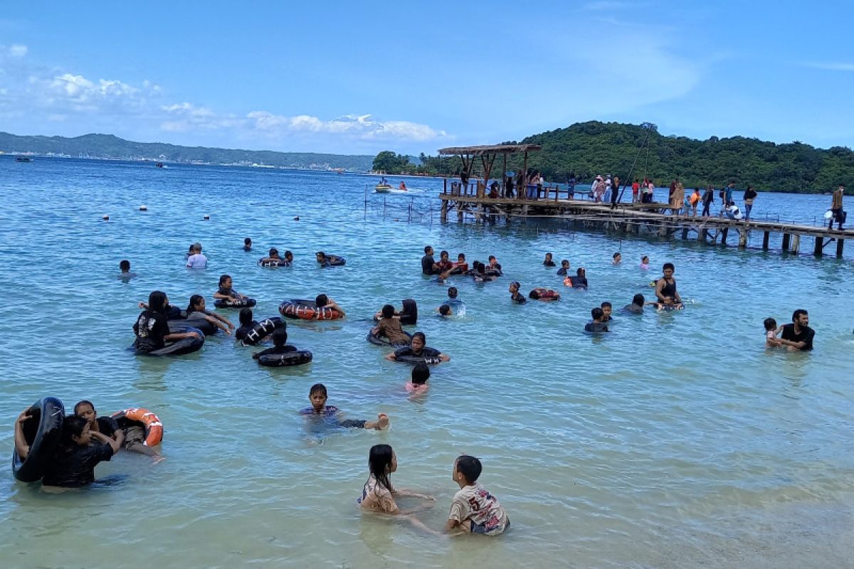 Libur Tahun Baru Islam, objek wisata Pantai Mutun ramai dikunjungi wisatawan