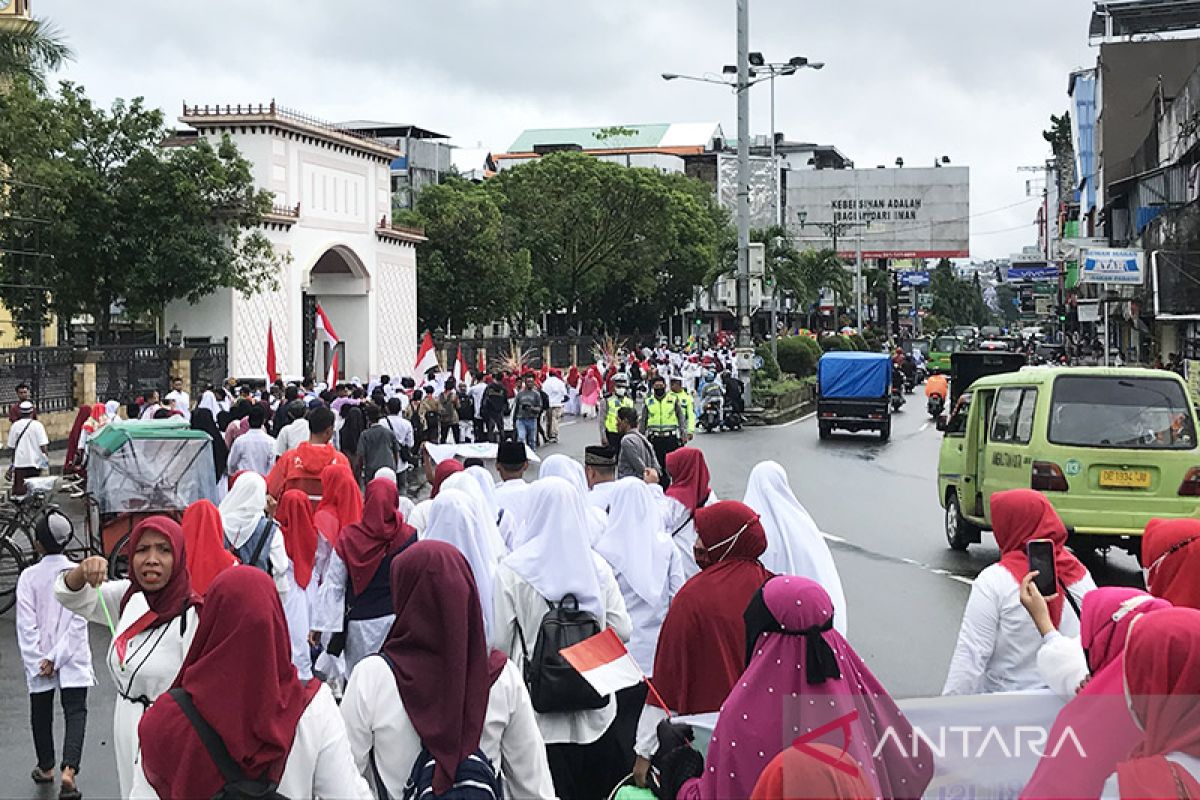 Ribuan warga di Ambon melakukan Pawai Akbar sambut tahun baru Islam