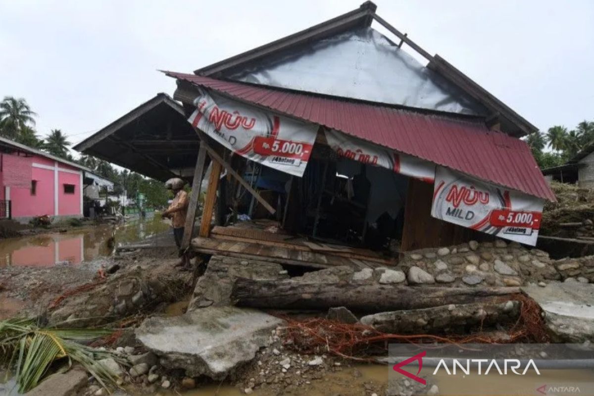 Pemprov Sulteng  telusuri penyebab banjir bandang Parigi