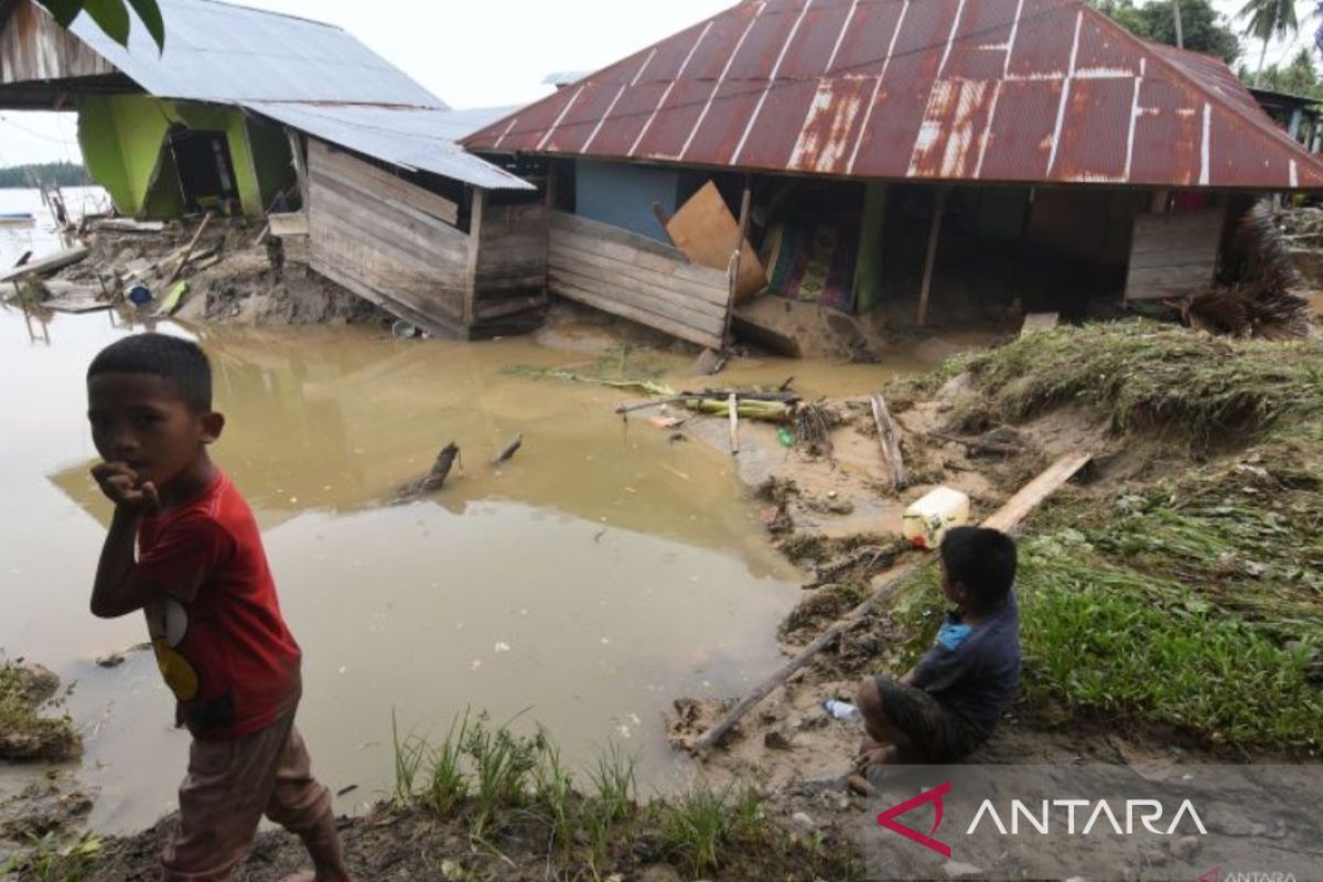 DMI Sulteng salurkan bantuan logistik untuk korban banjir Parigi