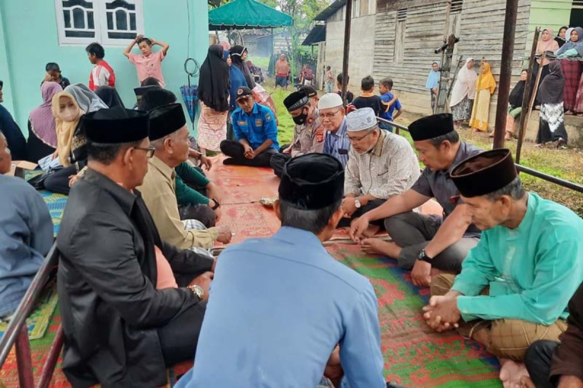 Sejumlah pejabat  Pemkab Aceh Selatan hadiri pemakaman PMI