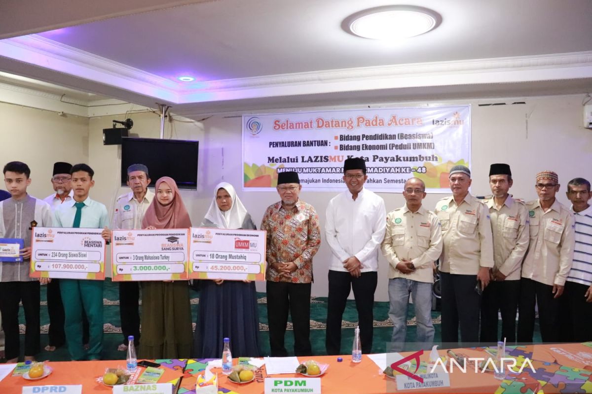 Wawako Payakumbuh hadiri penyerahan bantuan ekonomi dan beasiswa Lazismu Payakumbuh