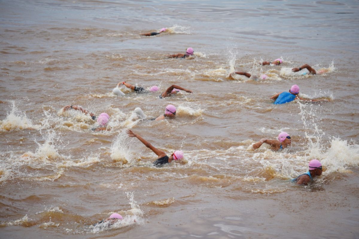 Dalam rangka HUT ke-7 Lantamal XII gelar lomba Triathlon