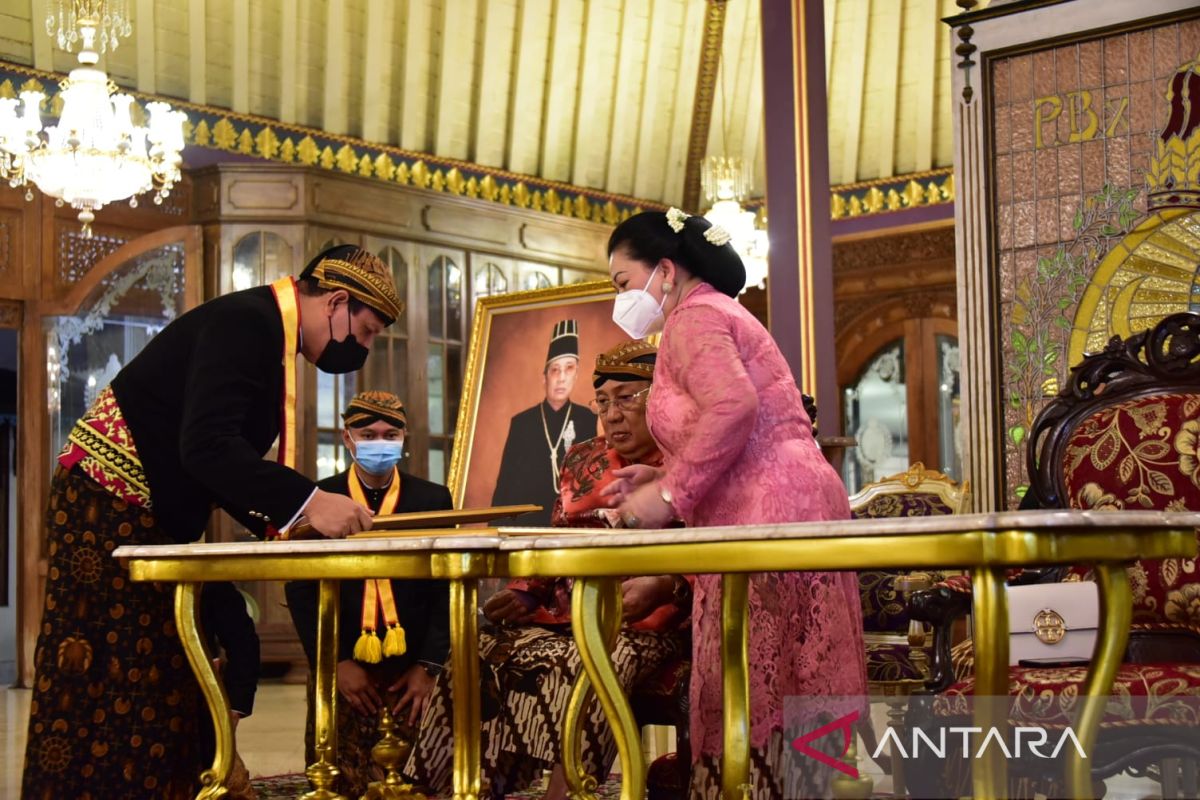 Boy Rafli peroleh "Pangeran Sentana" dari Raja Pakoe Boewono XIII