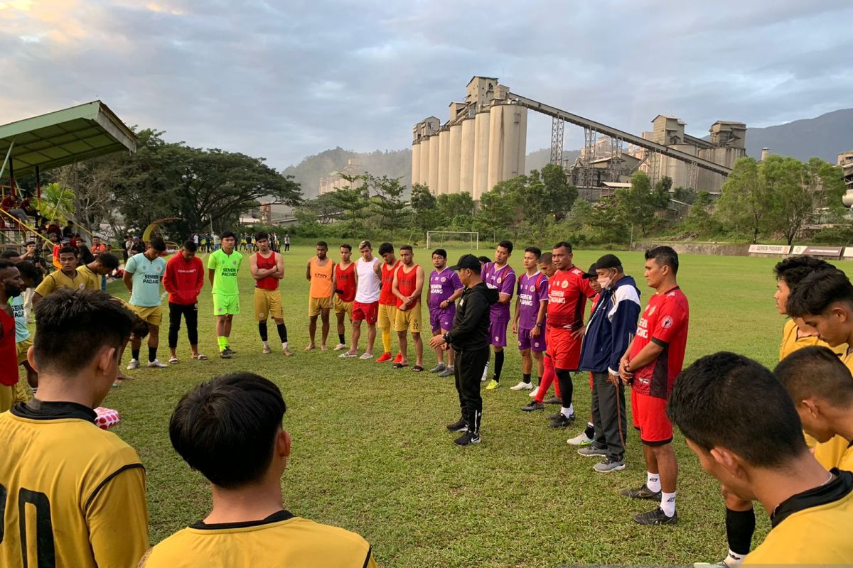 Semen Padang berupaya keras wujudkan uji coba dengan Persipura