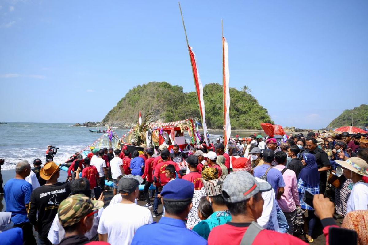 Petik laut Lampon Banyuwangi kembali digelar meriah
