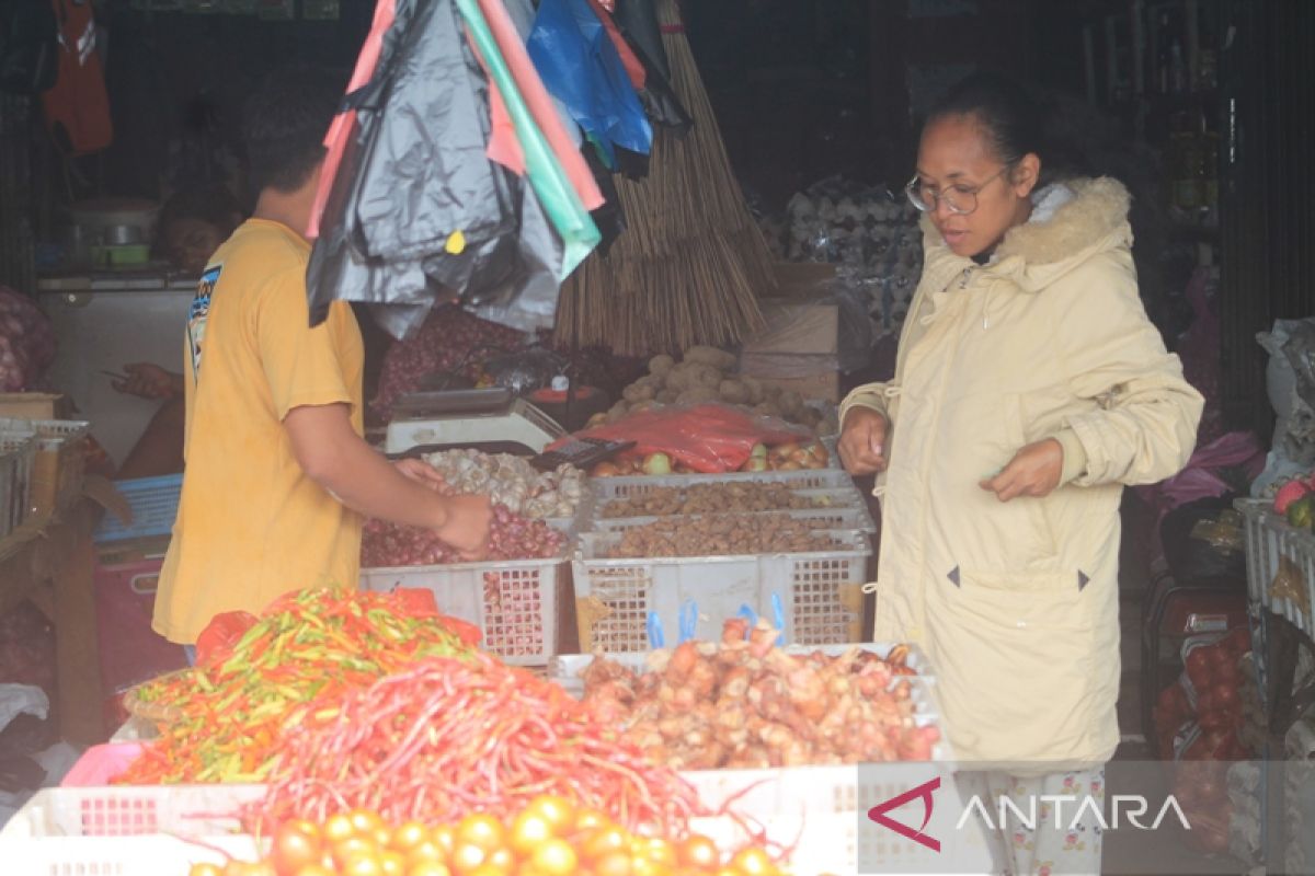 Pemkab Jayawijaya mengimbau pedagang tidak menaikkan harga pangan