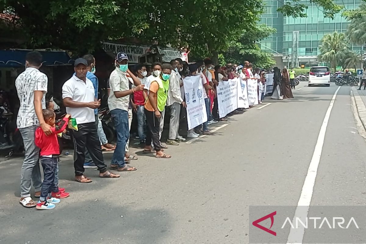 Polrestabes Medan  amankan aksi unjuk rasa pengungsi asal Somalia