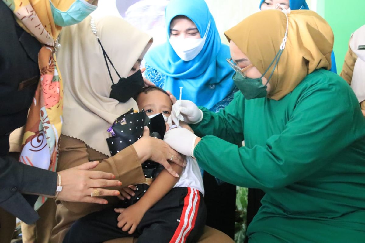 Pemkab Mojokerto siapkan 27 puskesmas sukseskan Bulan Imunisasi Anak Nasional