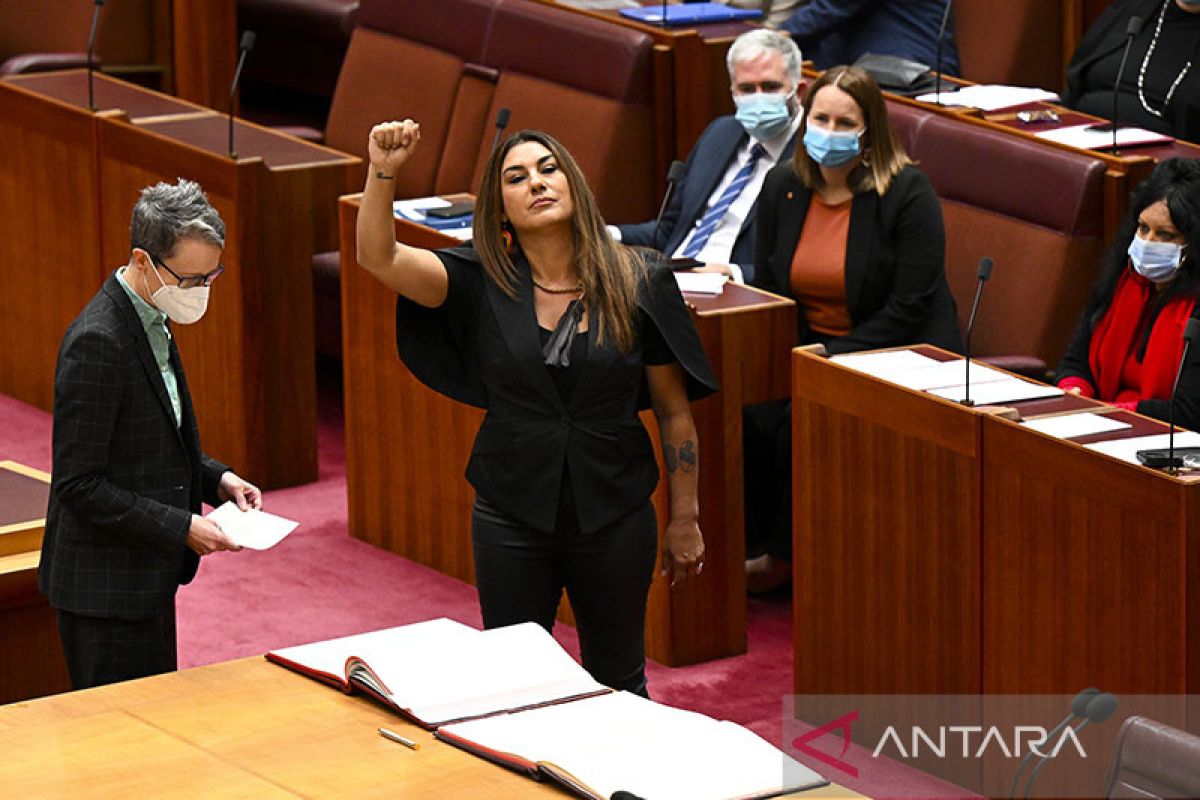 Senator Australia diminta turun setelah ia dituduh melakukan pelecehan