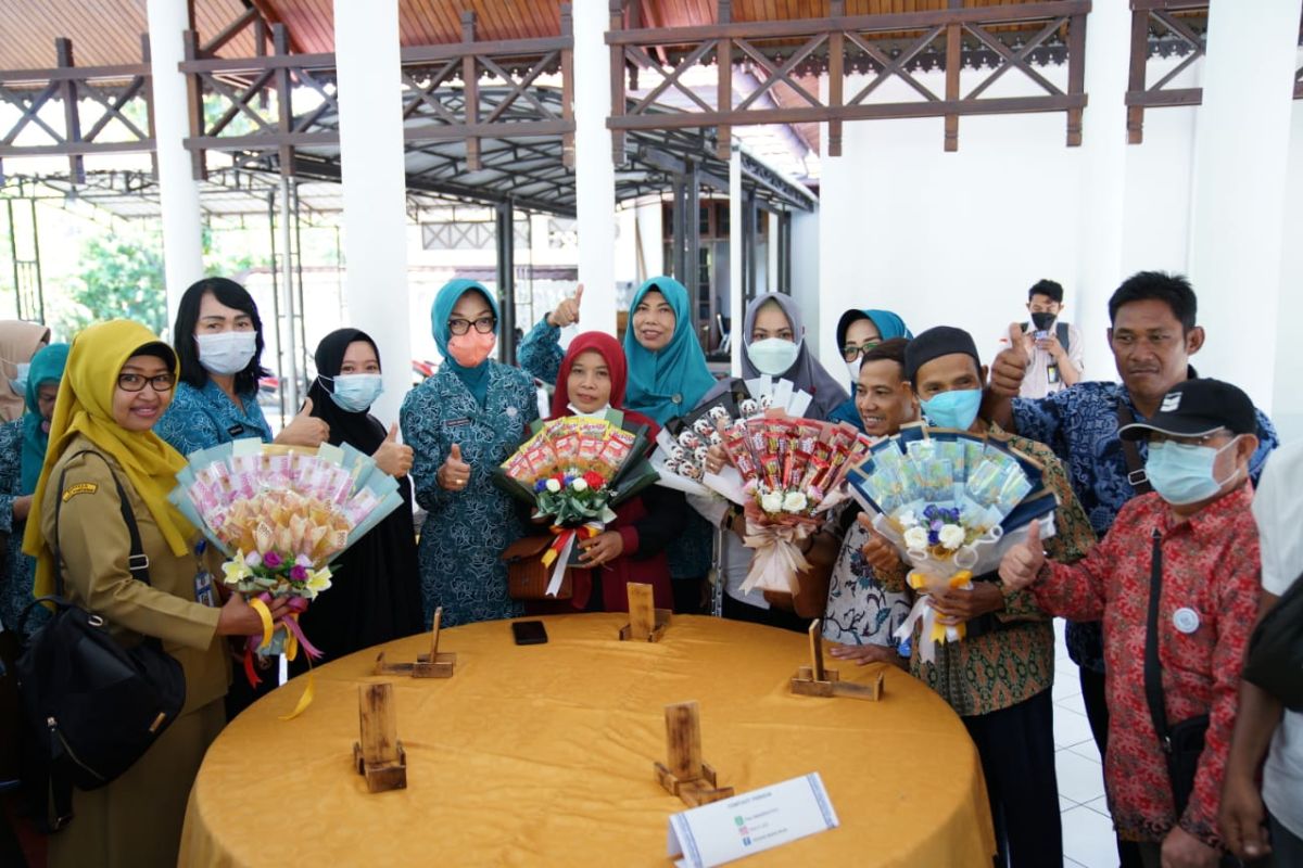 Pontianak pamerkan produk kerajinan tangan penyandang disabilitas