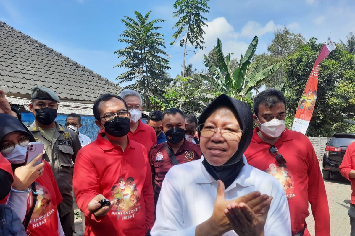 Mensos meninjau lokasi rumah layak anak di Lombok Timur