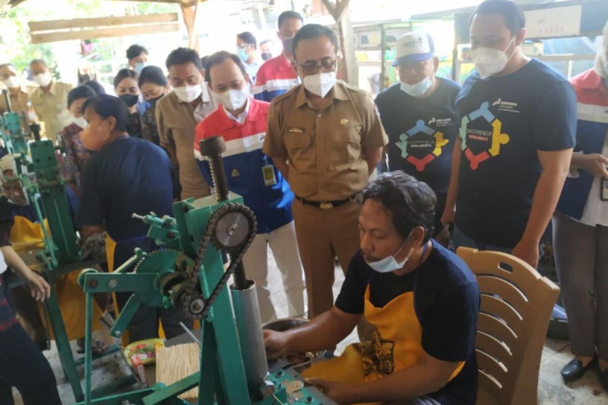 Wali Kota Denpasar berikan CSR Pertamina untuk penyandang skizofrenia