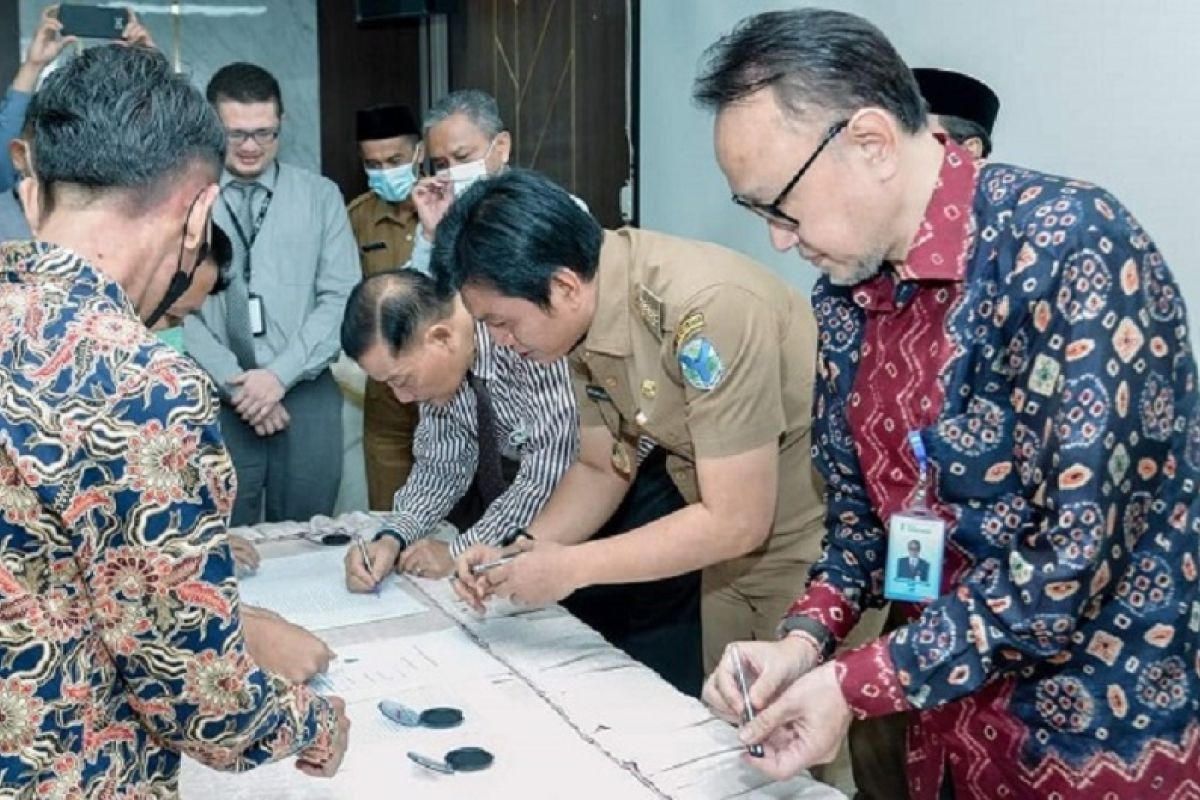 Bank Jambi bersama Pemkab Batanghari dan Bank Sumsel Babel teken perjanjian kredit sindikasi