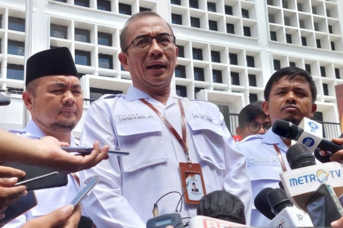 Ketua KPU Hasyim Asy'ari sebut sembilan parpol mendaftar pada hari pertama tahapan
