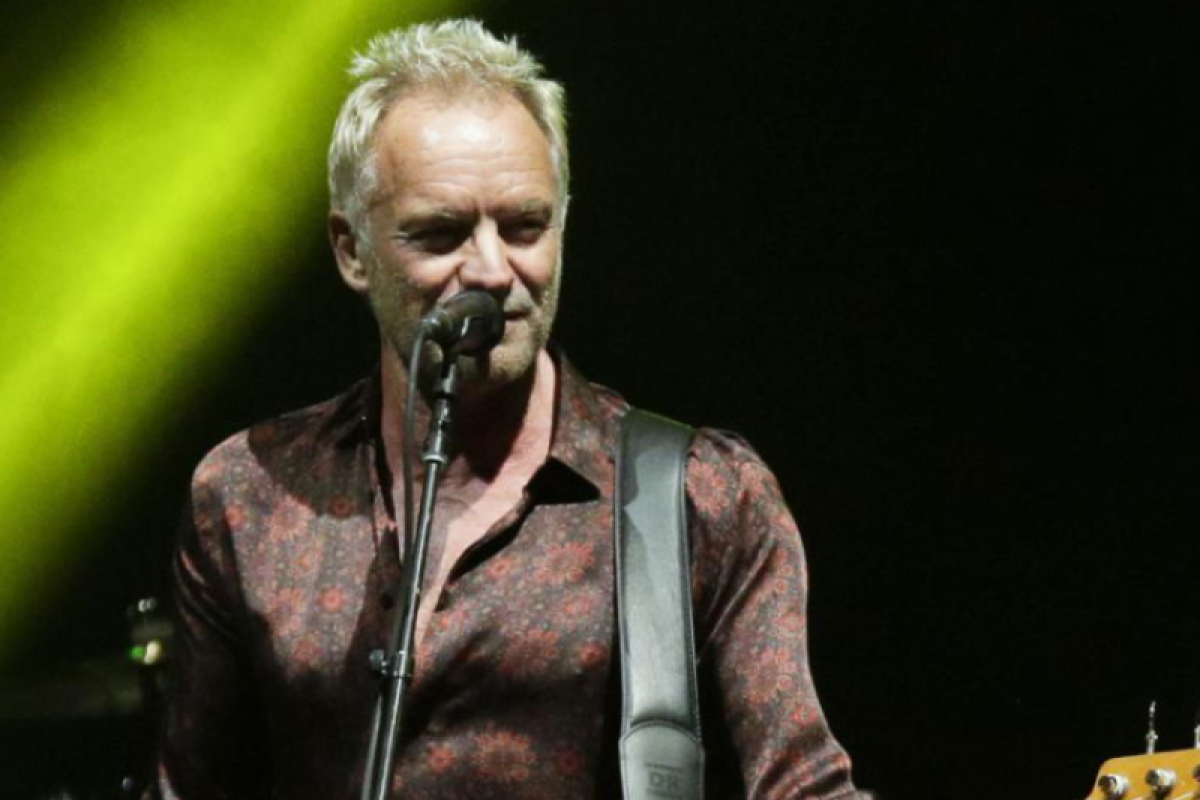 Musikus Inggris Sting kecam perang Ukraina