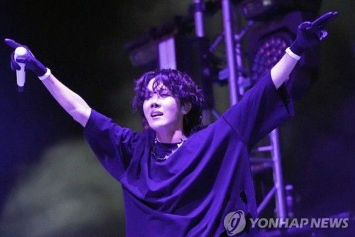 Penampilan J-Hope BTS jadi pentutup festival Lollapalooza di AS