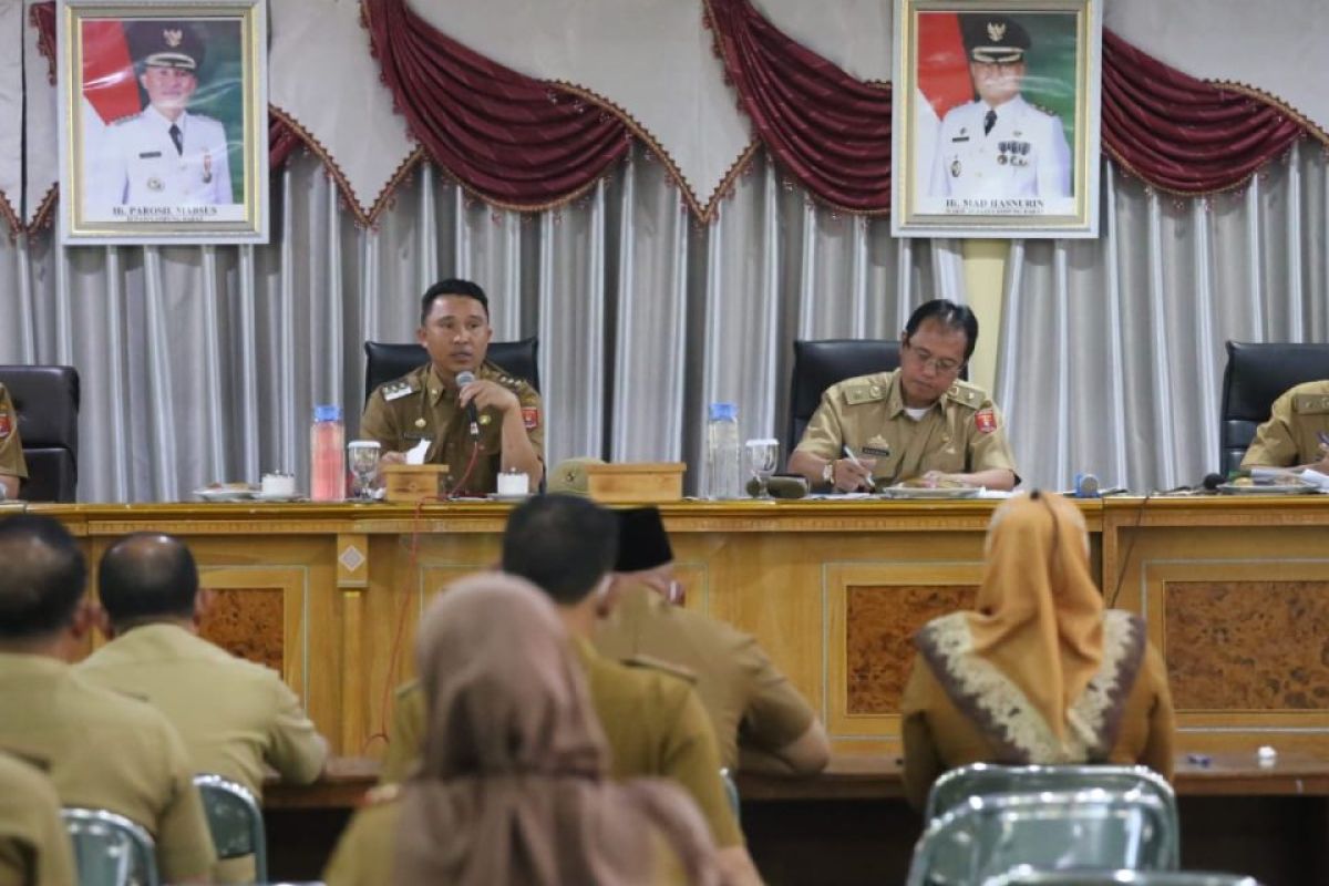Bupati Lampung Barat gelar "Ngupi Bebakhong" bahas persiapan HUT RI