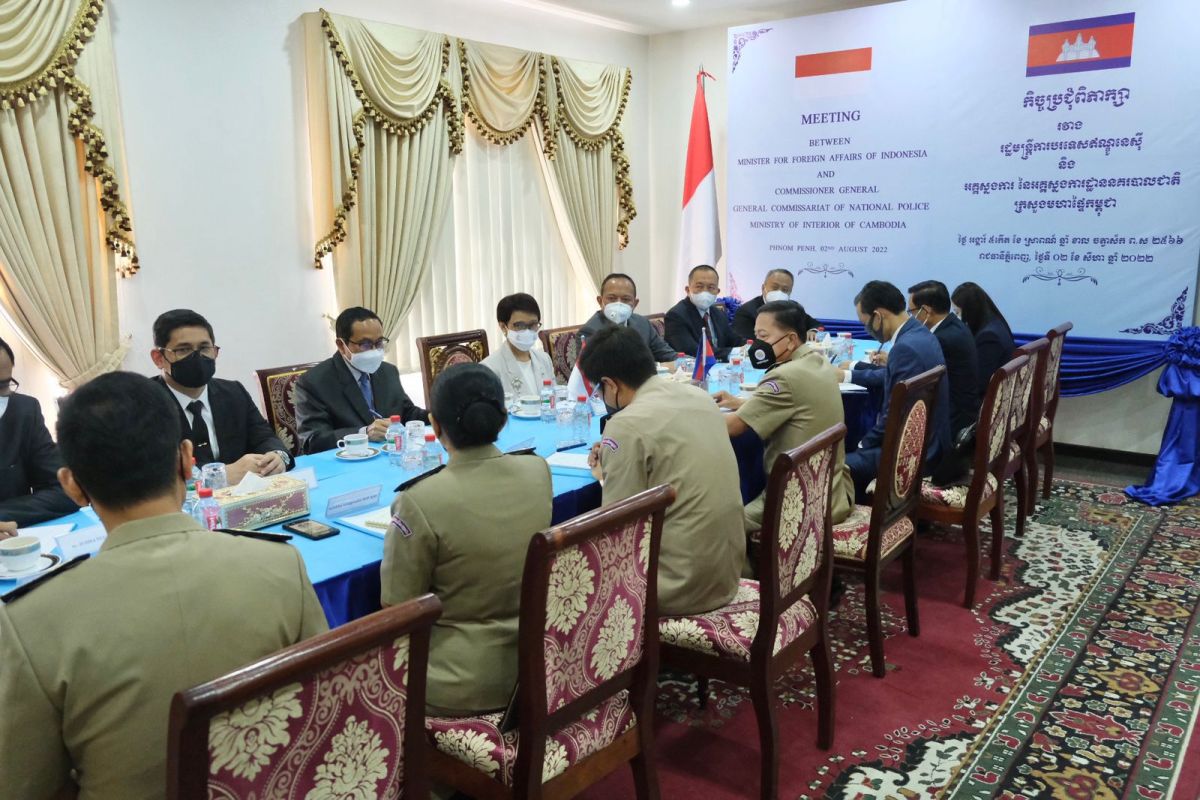 Menlu Indonesia dan polisi Kamboja bahas pencegahan perdagangan manusia