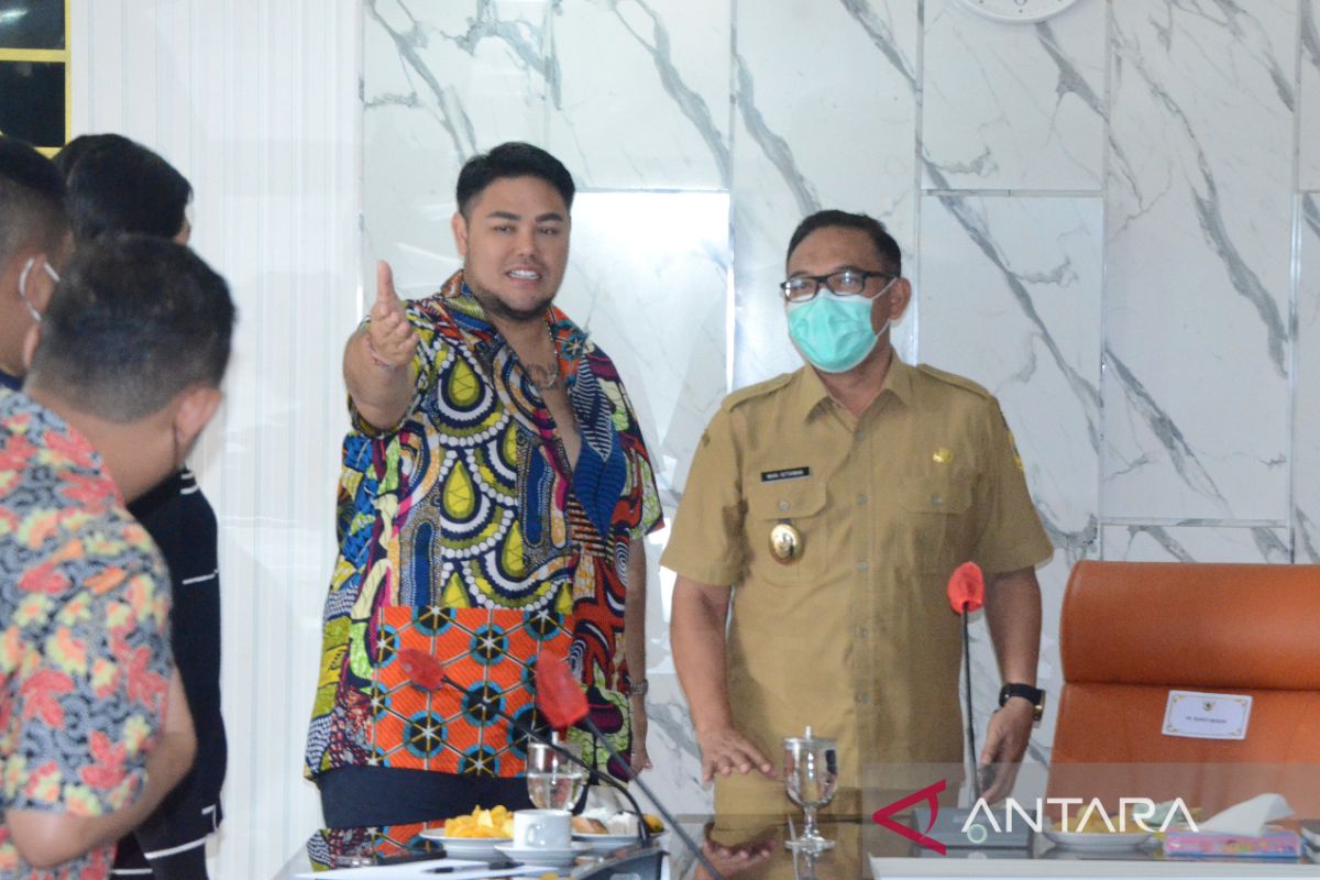 Pemkab tugaskan desainer kondang Ivan Gunawan populerkan produk batik Bogor