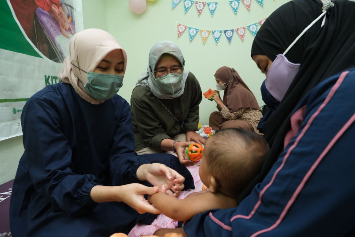 PKT gelar edukasi dan pijat bayi gratis guna dorong peran orangtua pantau tumbuh kembang