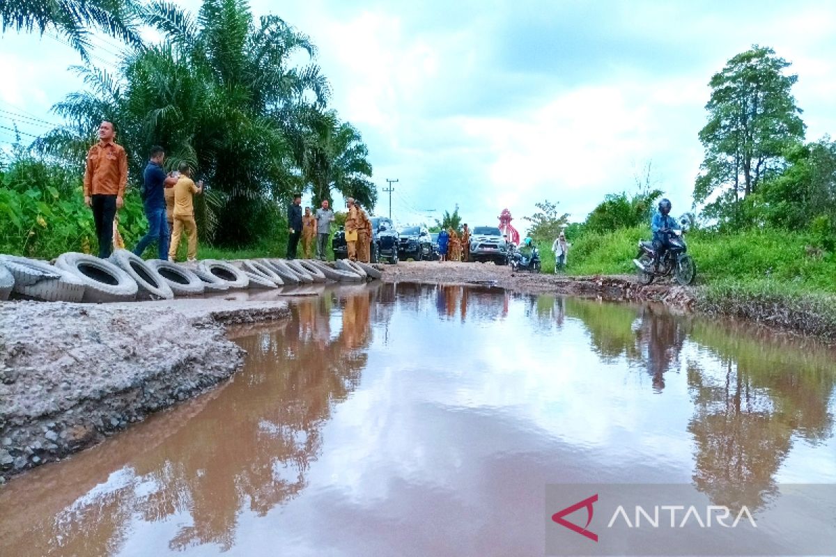 Legislator Kotim sarankan perbaikan jalan lingkar selatan dilengkapi parit