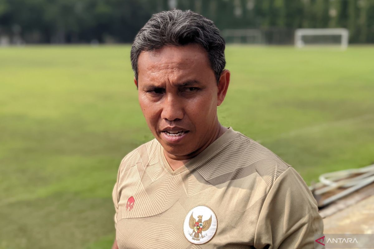 Kiper Andrika berzikir saat adu penalti lawan Myanmar