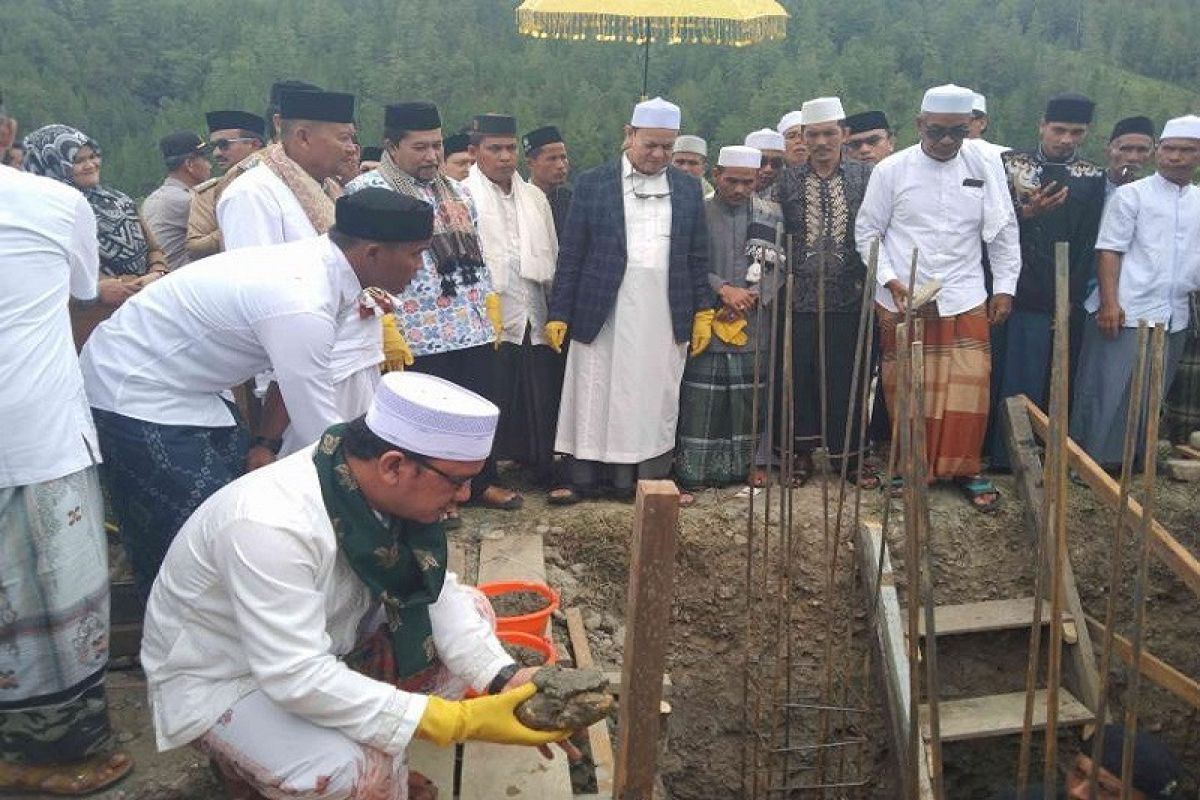 MPTT wilayah tengah Gayo Lues bangun gapura di Tungel