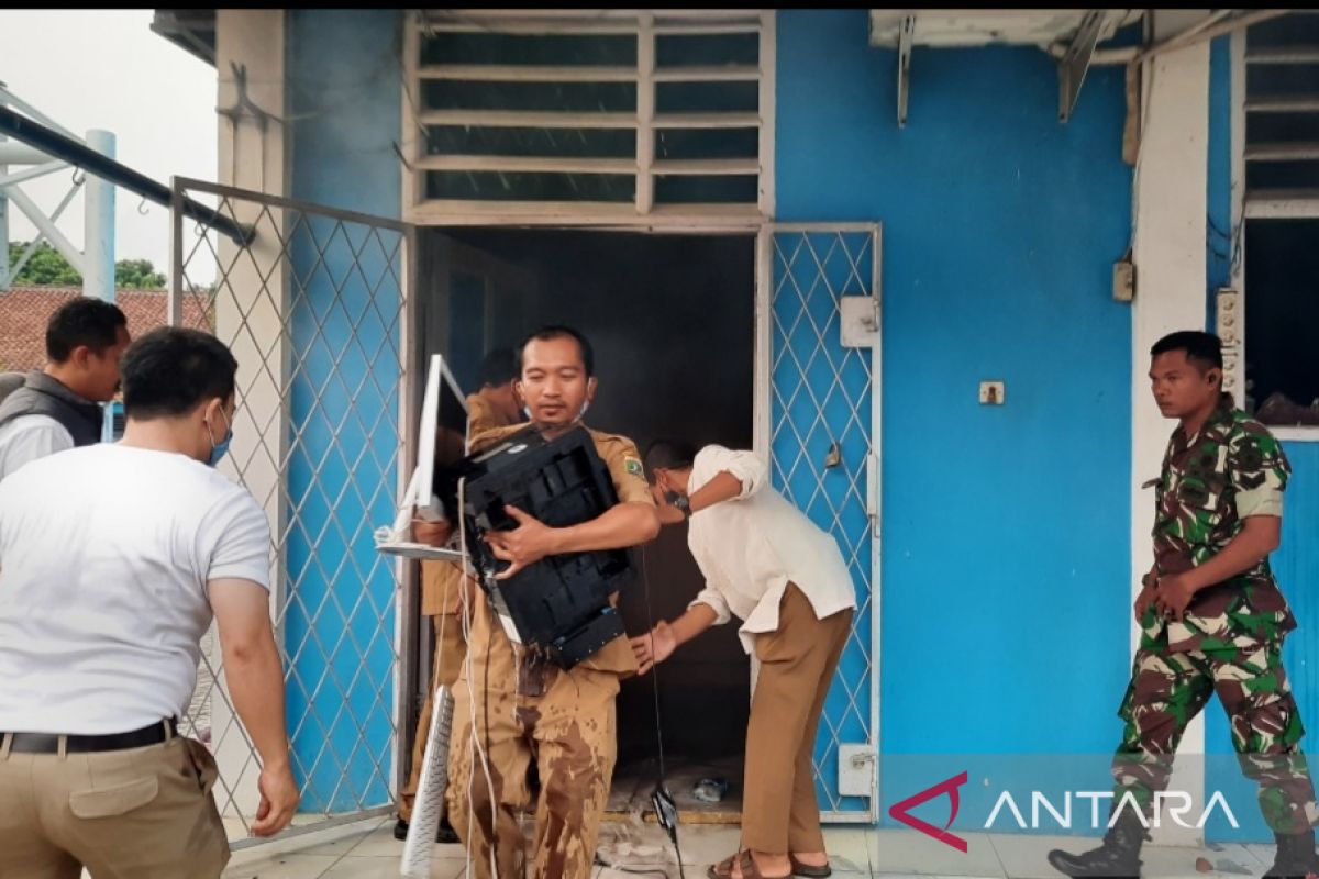 Korsleting listrik sebabkan gedung SMKN 4 Tangerang terbakar
