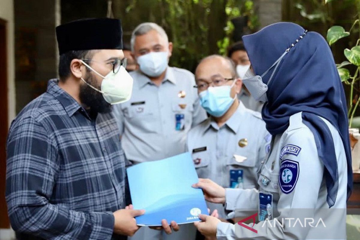 Ahli waris korban kecelakaan kendaraan dinas Bakamla terima santunan