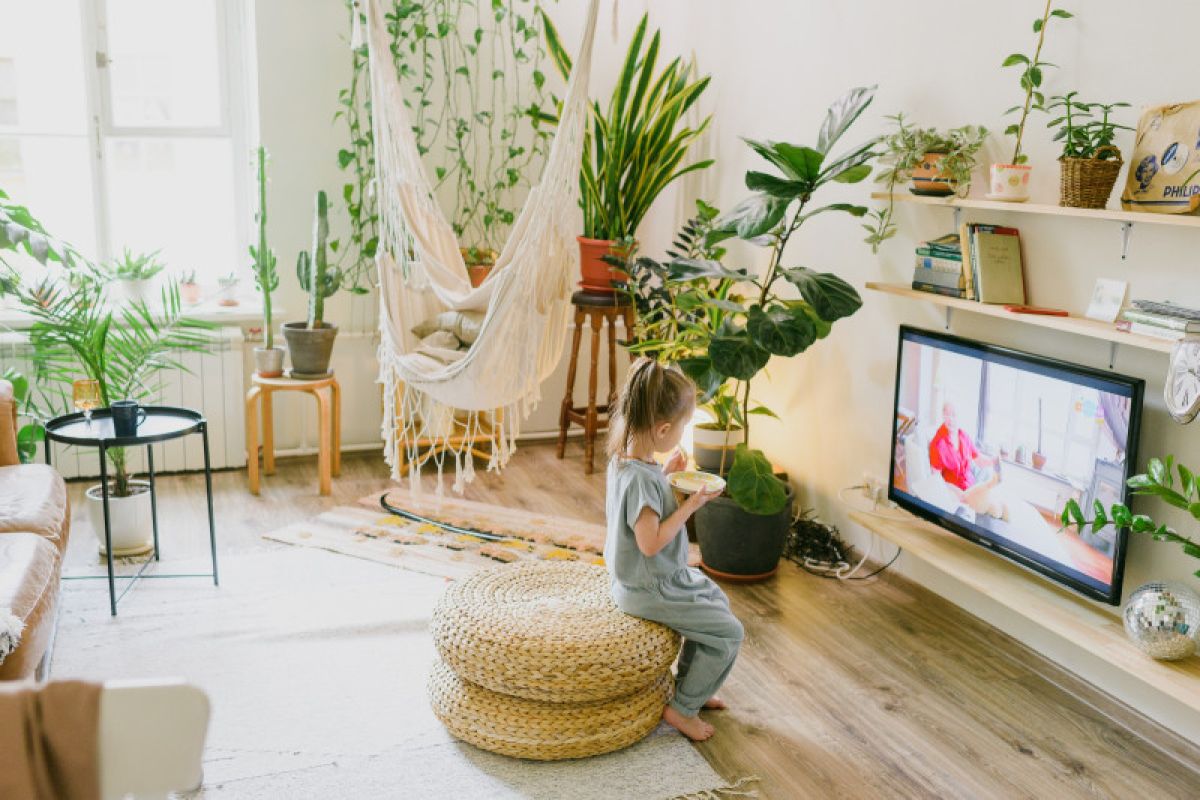 Psikolog: Waktu makan anak jangan sambil nonton