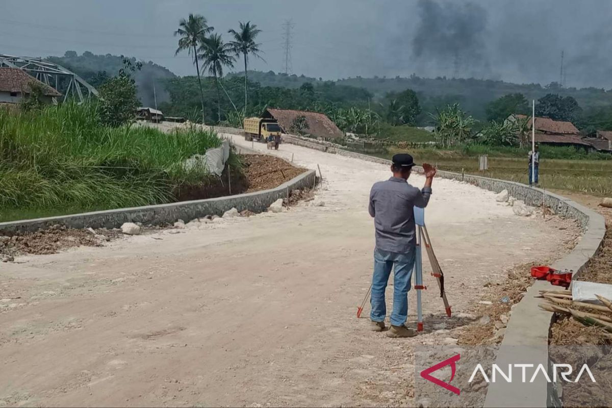 Pemkab Bekasi bangun akses jalan menuju Jembatan Bojongmangu