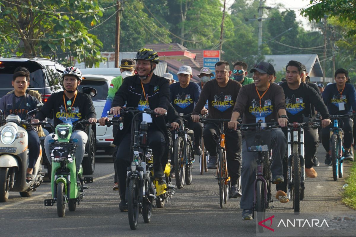 Wabup HSS gowes bersama ribuan santri