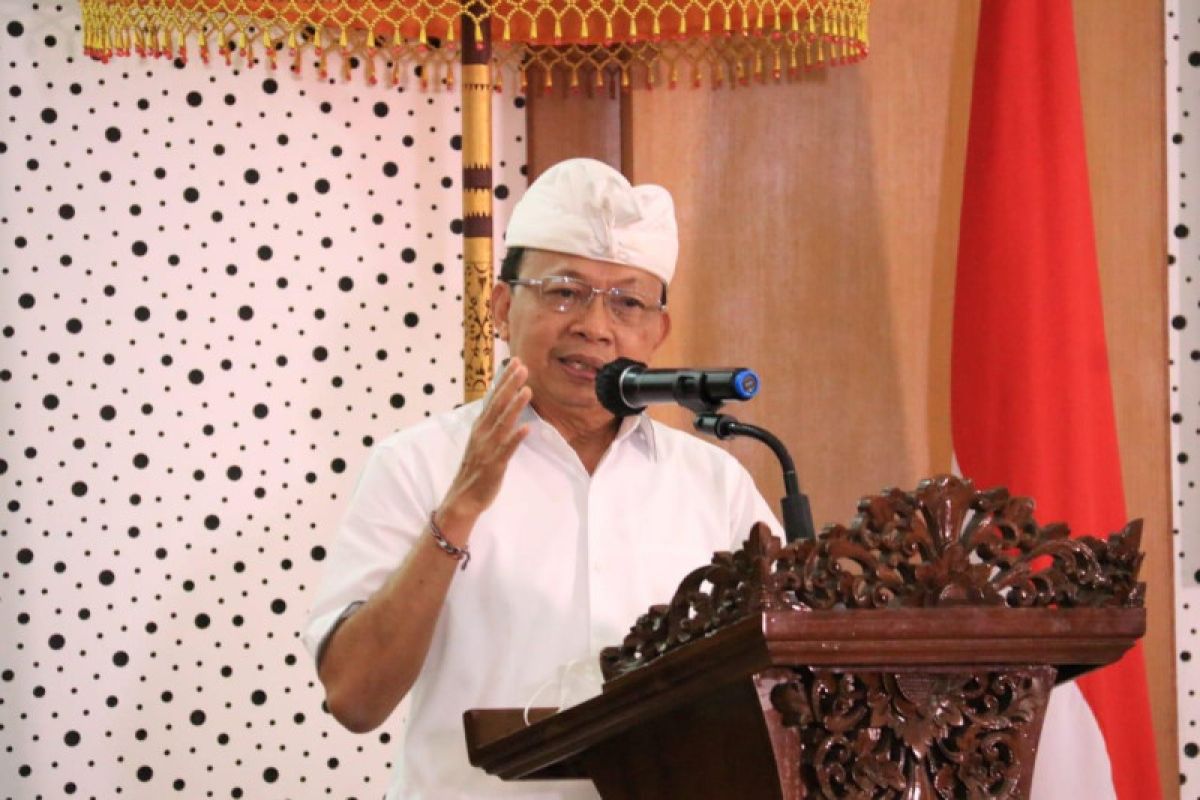 Gubernur Koster serahkan sertifikat tanah hibah ke Desa Adat Buleleng