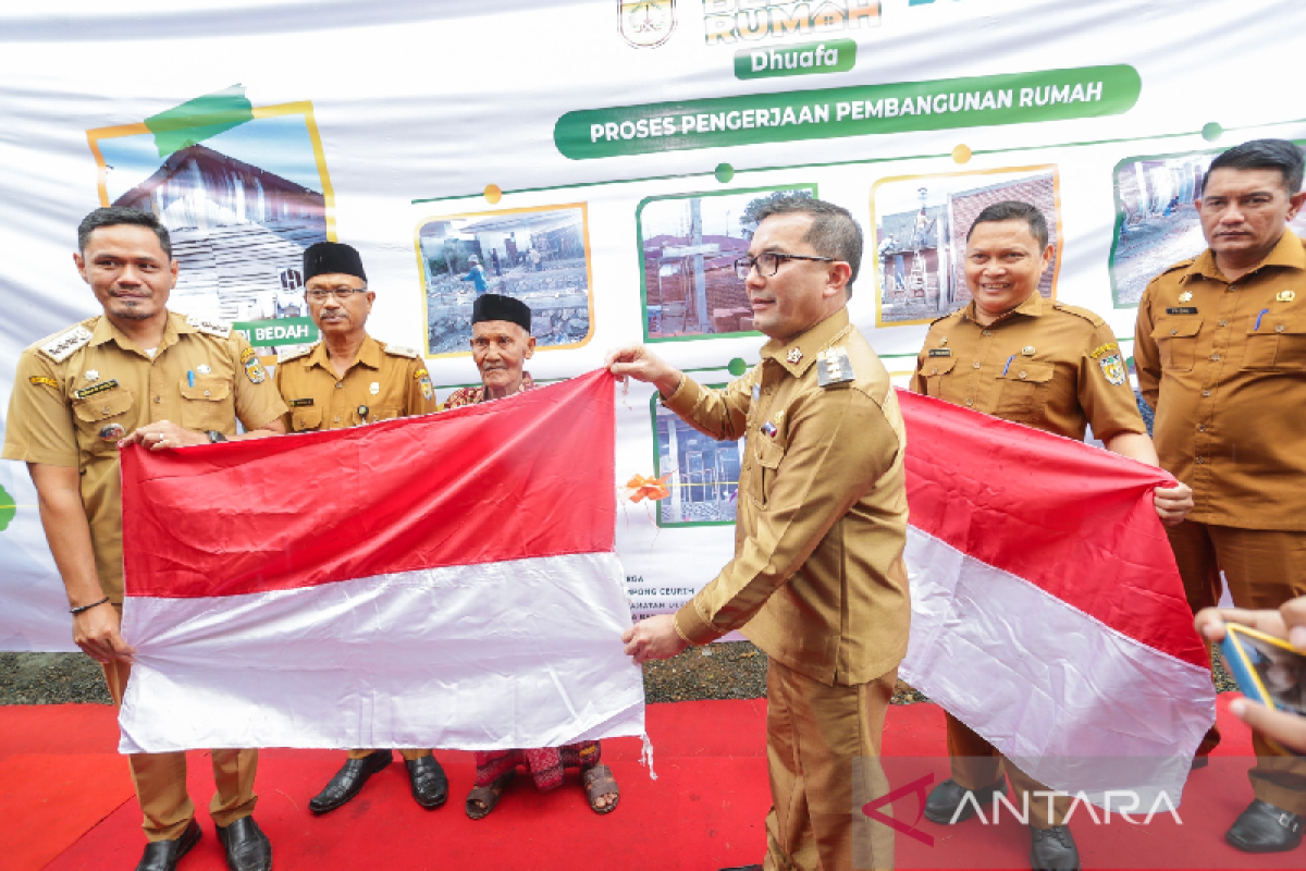 Banda Aceh mulai gerakan 10 juta bendera dari rumah duafa