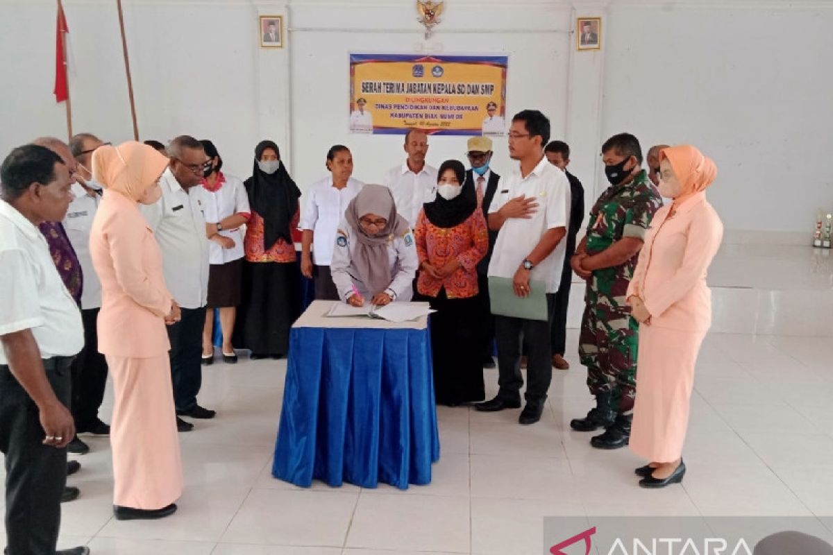 Disdikbud Biak Numfor angkat sembilan guru menjadi kepala sekolah baru