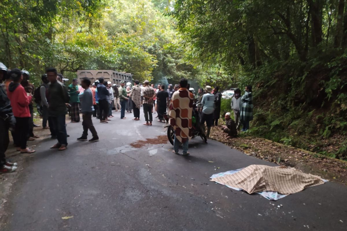 Pelajar tewas, tabrakan sepeda motor vs dam truk di jalan Suela Lombok Timur